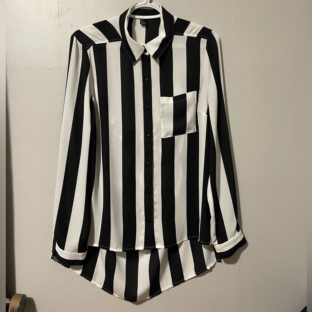 Forever 21 Vertical Stripe Blouse in Black and White, new, vintage 2015.new
